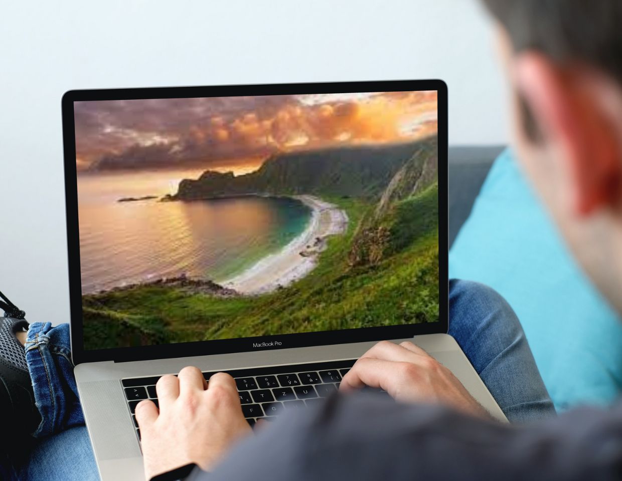 Read more about the article 10 Sites to Download Retina Display 2880×1800 Wallpaper for Macbook Pro